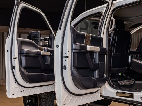 Used 2020 Ford F250 Lariat image 31