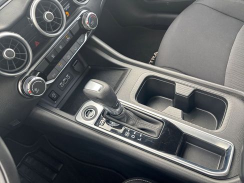 Used 2025 Nissan Sentra SV image 39