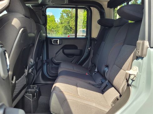 New 2025 Jeep Gladiator Mojave image 12