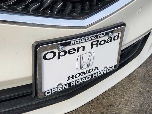 Used 2023 Acura MDX SH-AWD w/ Technology Package image 31