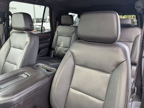 Used 2022 Chevrolet Tahoe Z71 w/ Luxury Package AWD/4WD image 14