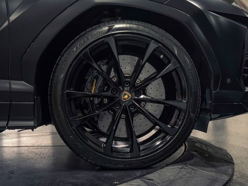 Used 2019 Lamborghini Urus AWD/4WD image 9