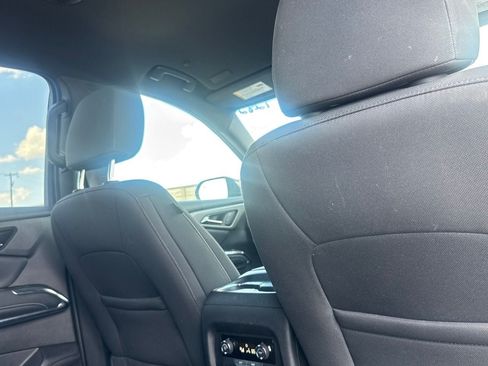 Used 2025 Chevrolet Traverse LT FWD image 31