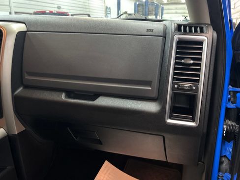 Used 2018 RAM 1500 SLT AWD/4WD image 30
