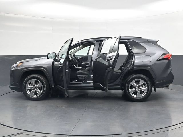 Used 2024 Toyota RAV4 XLE FWD image 37