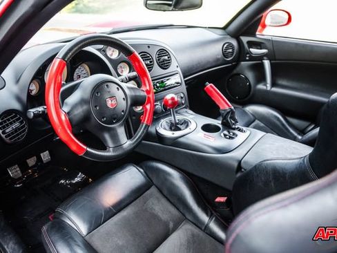 Used 2006 Dodge Viper SRT-10 RWD image 2