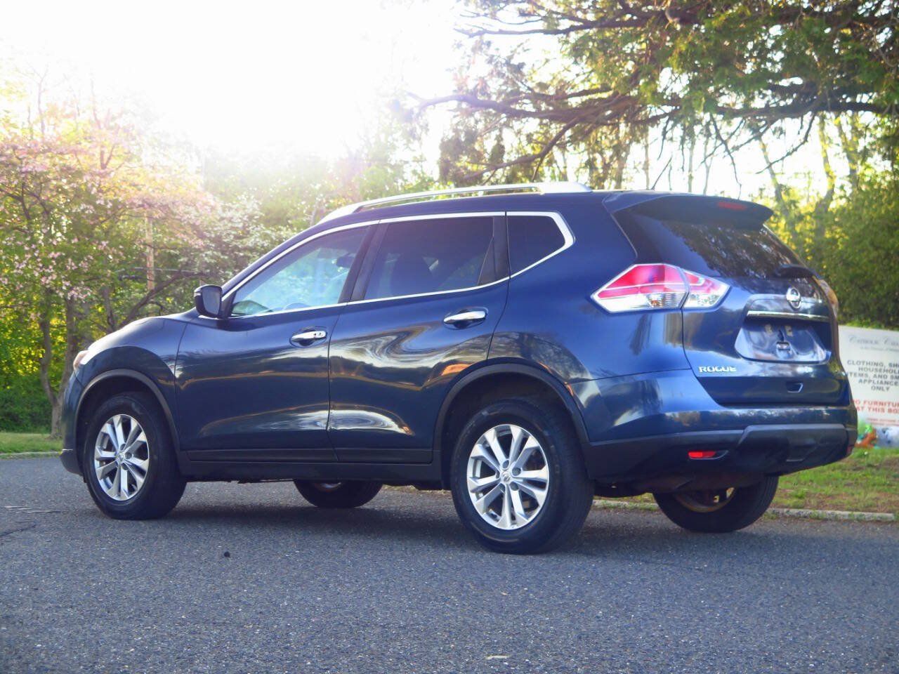 Used 2016 Nissan Rogue SV AWD/4WD image 3