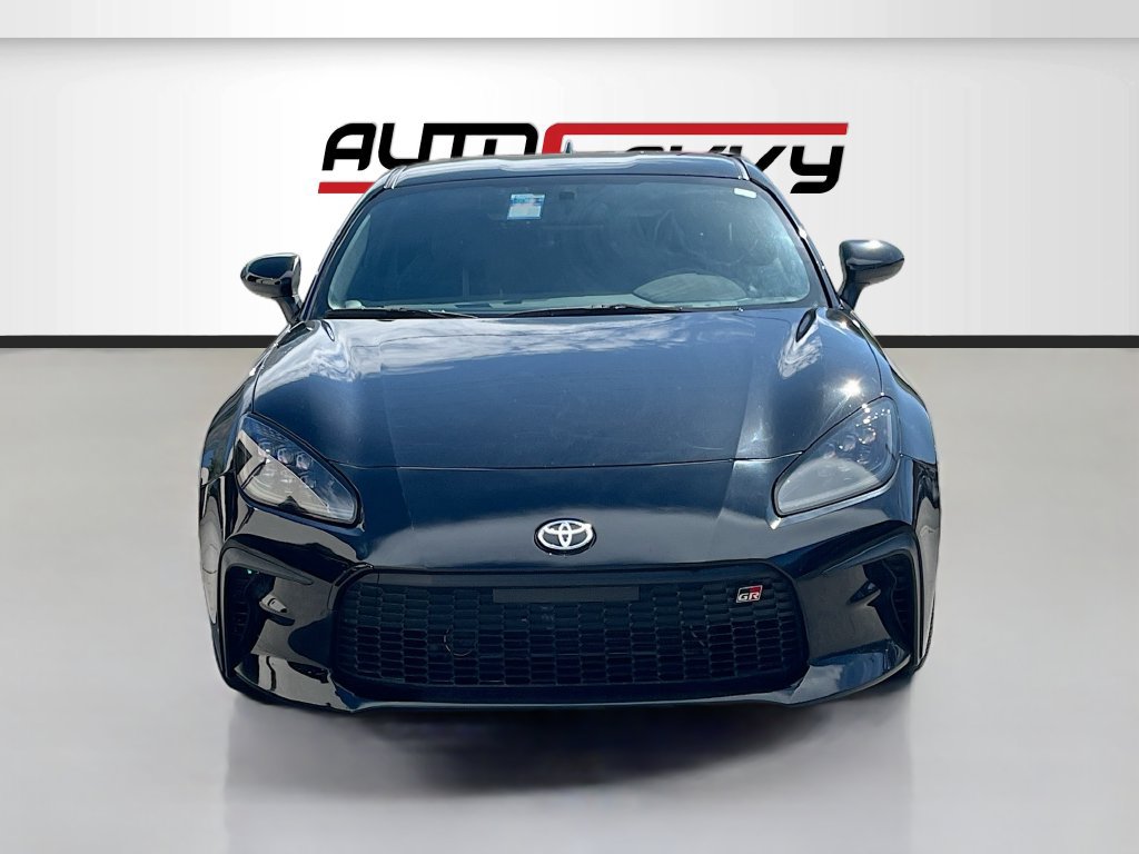 Used 2022 Toyota GR86 Premium w/ ALL Weather Mat Package (TMS) RWD image 2