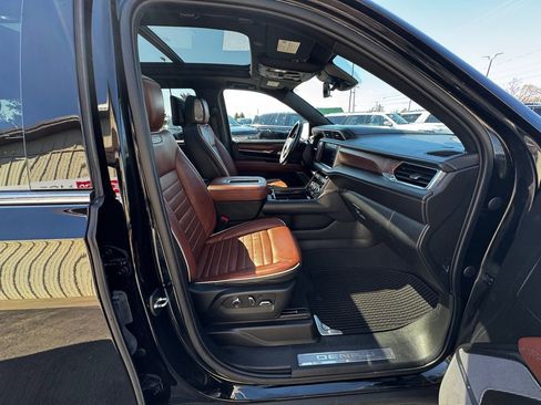 Used 2023 GMC Yukon Denali Ultimate image 39