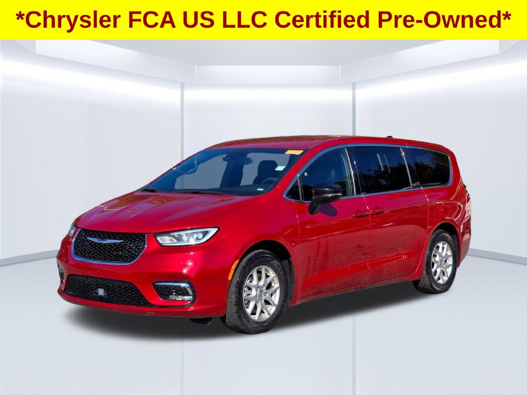 Used 2025 Chrysler Pacifica Select FWD image 2