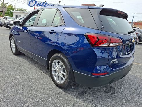 Used 2022 Chevrolet Equinox LS image 2