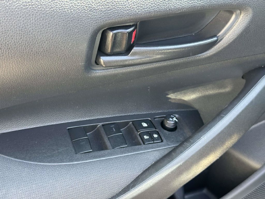 Used 2025 Toyota Corolla LE FWD image 18