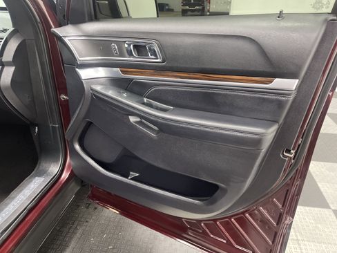 Used 2019 Ford Explorer Limited w/ Ford Safe & Smart Package image 25