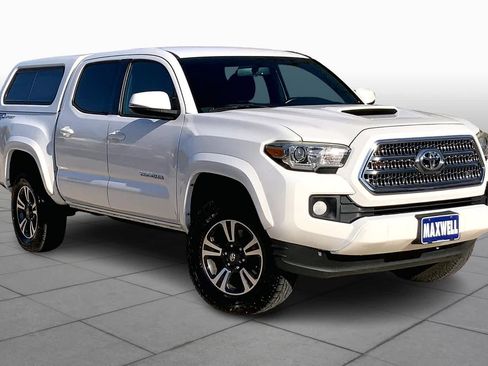 Used 2016 Toyota Tacoma TRD Sport w/ Towing Package image 2