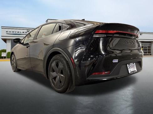 Used 2025 Toyota Prius LE image 11