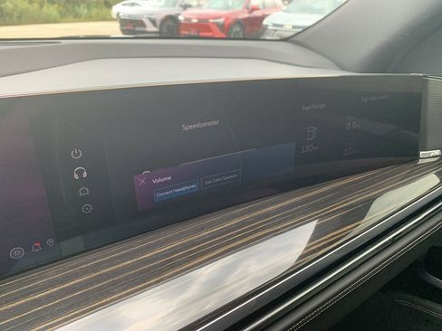 Used 2025 Cadillac Escalade Premium Luxury w/ LPO, Floor Liner Package image 31