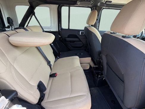 Used 2021 Jeep Wrangler Unlimited Sahara AWD/4WD image 10