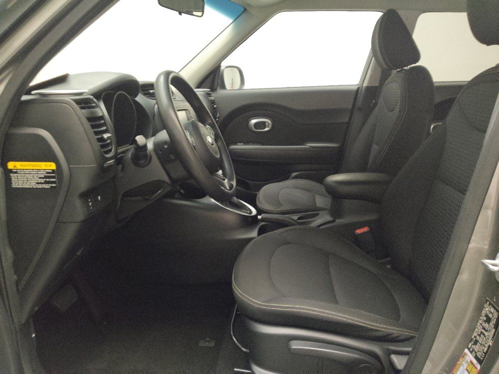 Used 2016 Kia Soul + FWD image 17