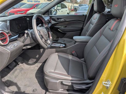 Used 2024 Chevrolet Trax RS w/ Sunroof Package image 16