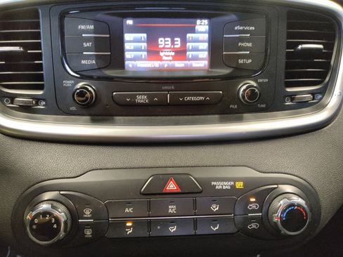 Used 2016 Kia Sorento LX w/ LX Convenience Package image 25