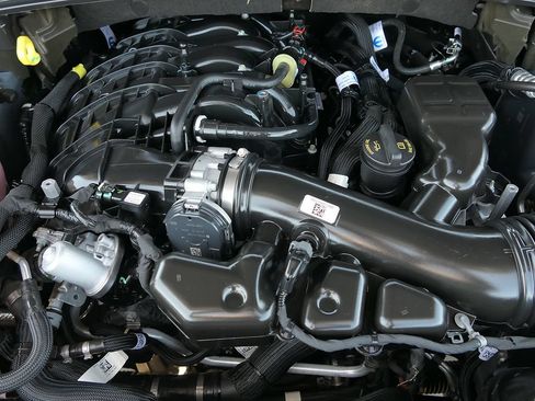 Used 2025 Jeep Grand Cherokee Laredo RWD image 28