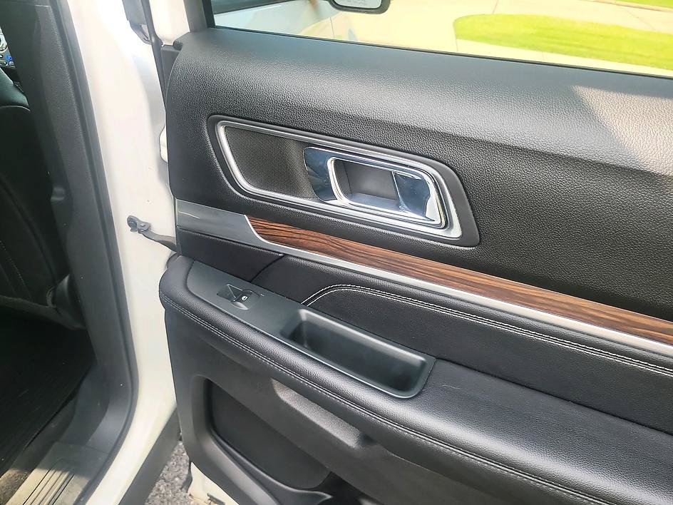 Used 2019 Ford Explorer Limited w/ Equipment Group 301A AWD/4WD image 40