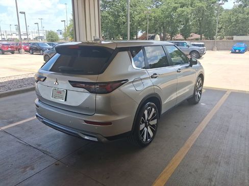 Used 2025 Mitsubishi Outlander AWD image 7