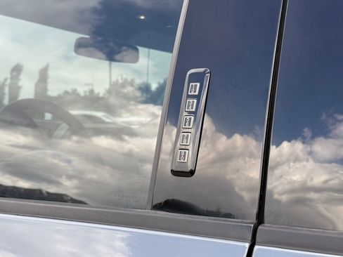 Used 2019 Ford F150 Lariat w/ Equipment Group 502A Luxury AWD/4WD image 20