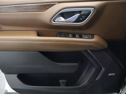 Used 2021 Chevrolet Suburban High Country w/ Premium Package image 32