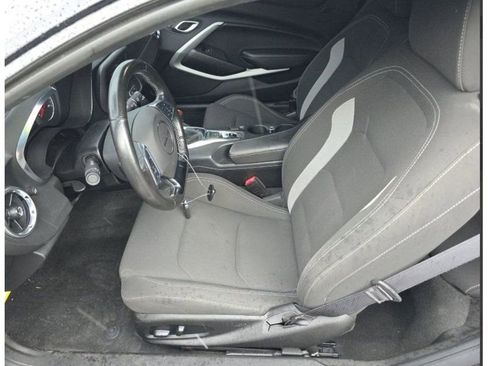 Used 2020 Chevrolet Camaro LT RWD image 6