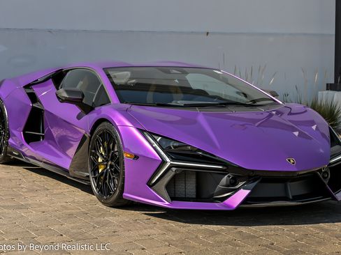 New 2025 Lamborghini Revuelto image 2