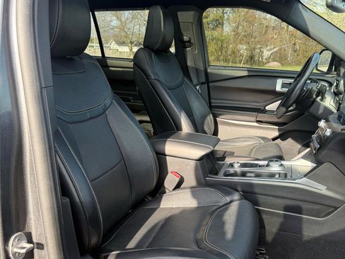 Used 2020 Ford Explorer ST w/ Premium Technology Package image 9