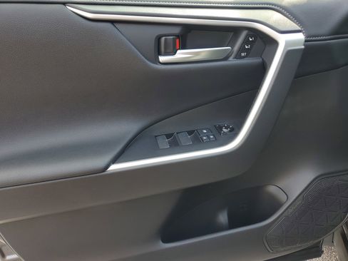 Used 2020 Toyota RAV4 Limited AWD/4WD image 18