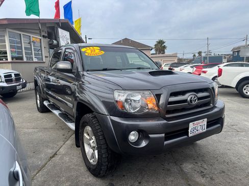 Used 2010 Toyota Tacoma TRD Sport Double Cab 4WD image 3