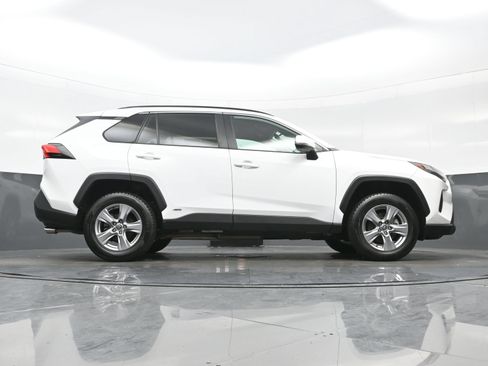 Used 2022 Toyota RAV4 XLE AWD/4WD image 33