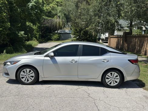 Used 2022 Nissan Sentra S FWD image 2
