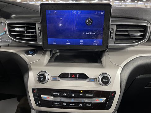 Used 2023 Ford Explorer XLT w/ Equipment Group 202A image 24