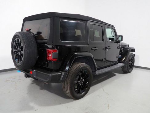 Used 2022 Jeep Wrangler Unlimited Sahara w/ Safety Group image 6