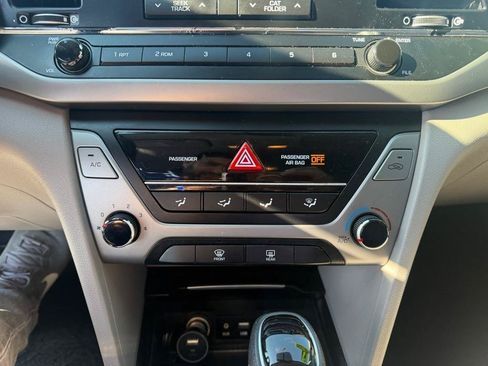 Used 2017 Hyundai Elantra SE FWD image 32