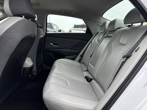 Used 2024 Hyundai Elantra Limited image 29