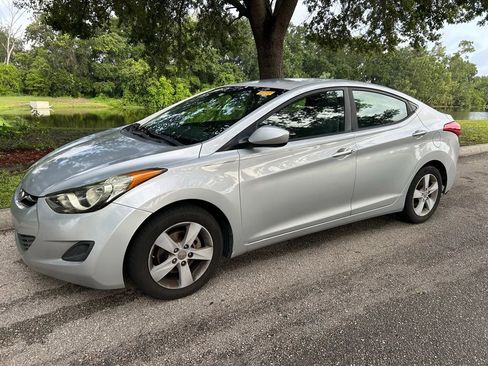 Used 2011 Hyundai Elantra GLS w/ Preferred Equipment Pkg 3 FWD image 2