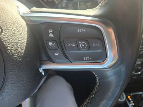 Used 2019 Jeep Wrangler Unlimited Sahara image 17