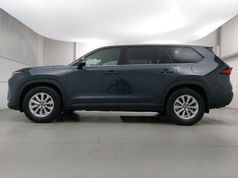 Used 2024 Toyota Grand Highlander AWD image 2