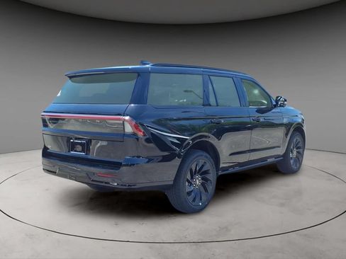 New 2026 Lincoln Navigator Reserve w/ Jet Appearance Package AWD/4WD image 9