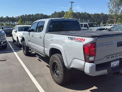 Used 2019 Toyota Tacoma TRD Sport image 9