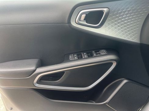 Used 2025 Kia Soul LX w/ LX Technology Package image 18