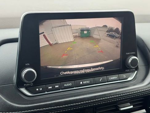 Used 2022 Nissan Rogue SV image 39