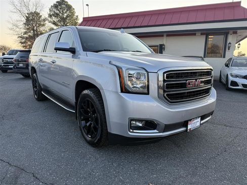 Used 2017 GMC Yukon XL SLT w/ Open Road Package image 3