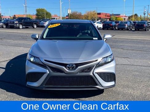 Used 2022 Toyota Camry SE image 2