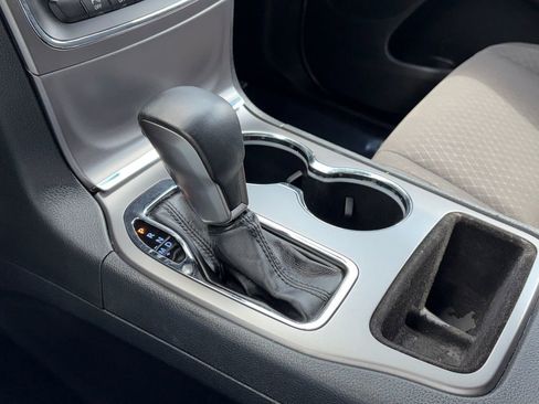 Used 2019 Jeep Grand Cherokee Laredo image 19